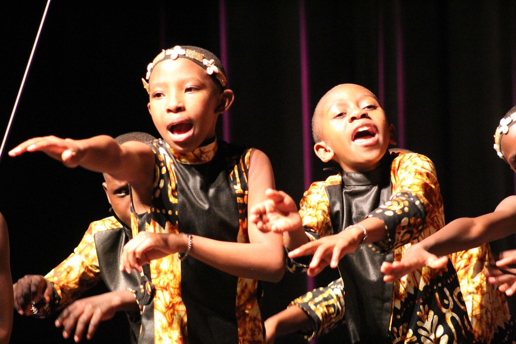 110719-reed-gallery-choir019